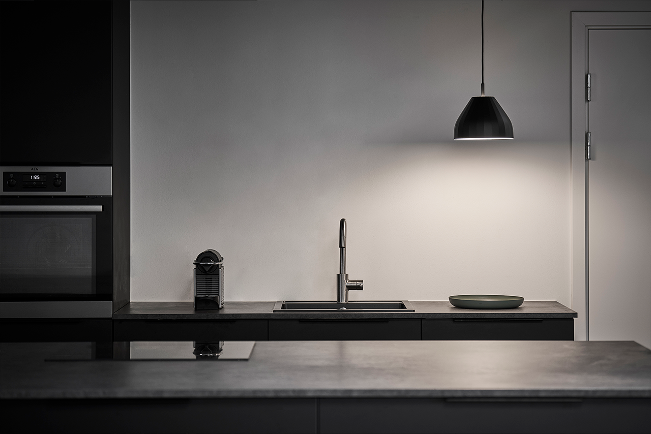 LeKlint140_Facet_pendant_black_lifestyle4