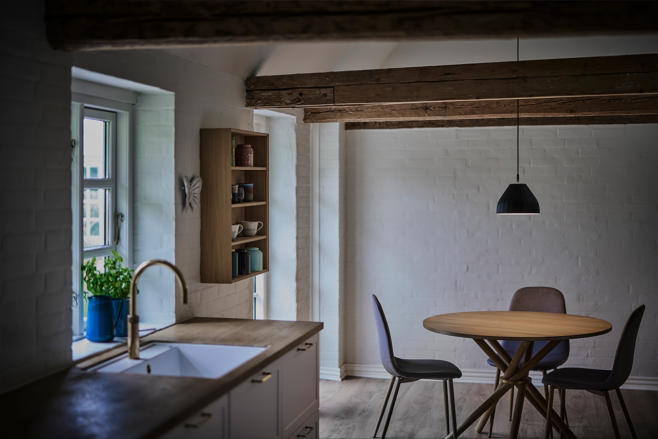 LeKlint140_Facet_pendant_black_lifestyle5