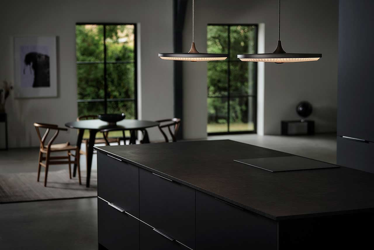 LeKlint198_Soleil_pendant_medium_smokedoak_thundersky_packshot1