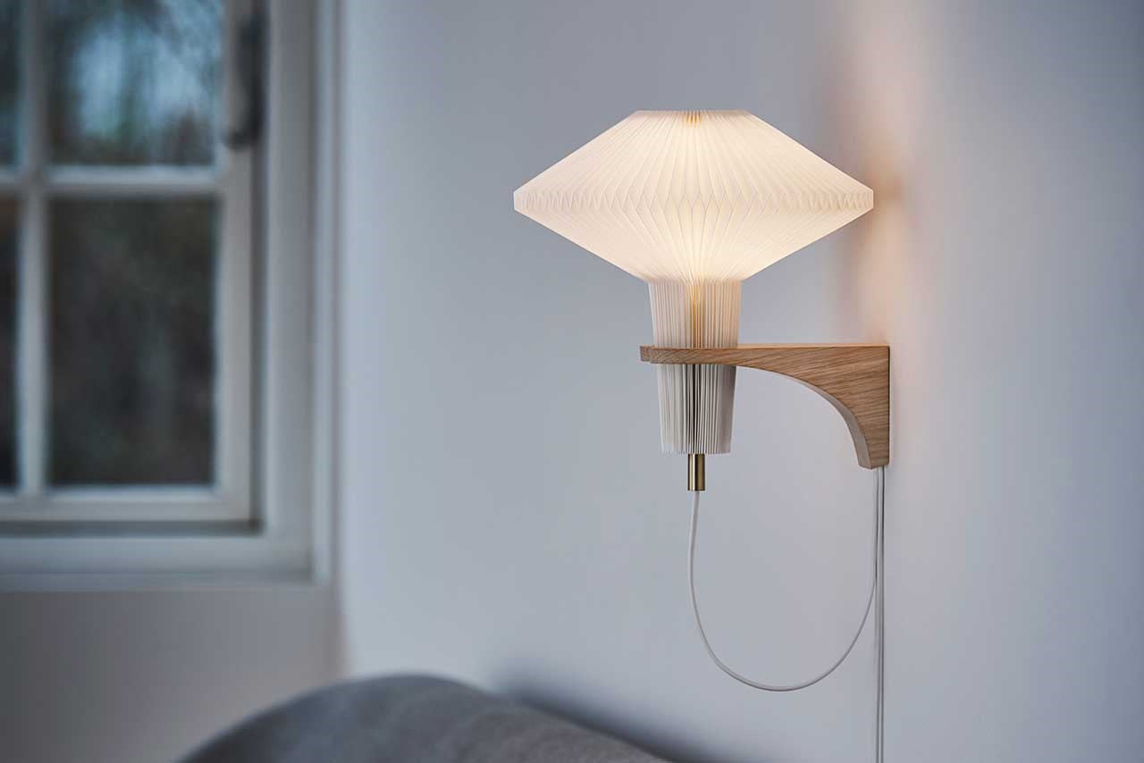 LeKlint204_Mushroom_wall_lamp_lightoak_lifestyle2