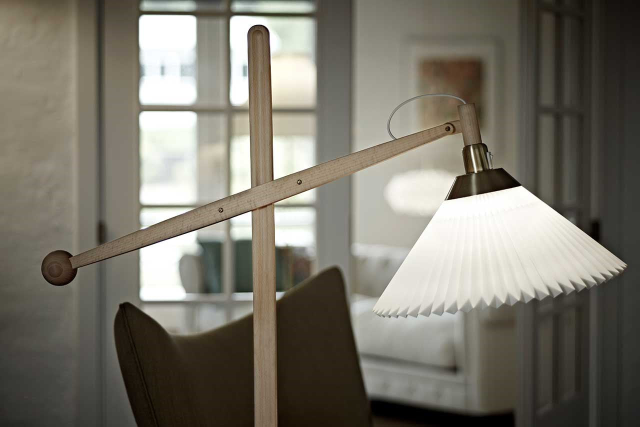 LeKlint325_floor_lamp_details1