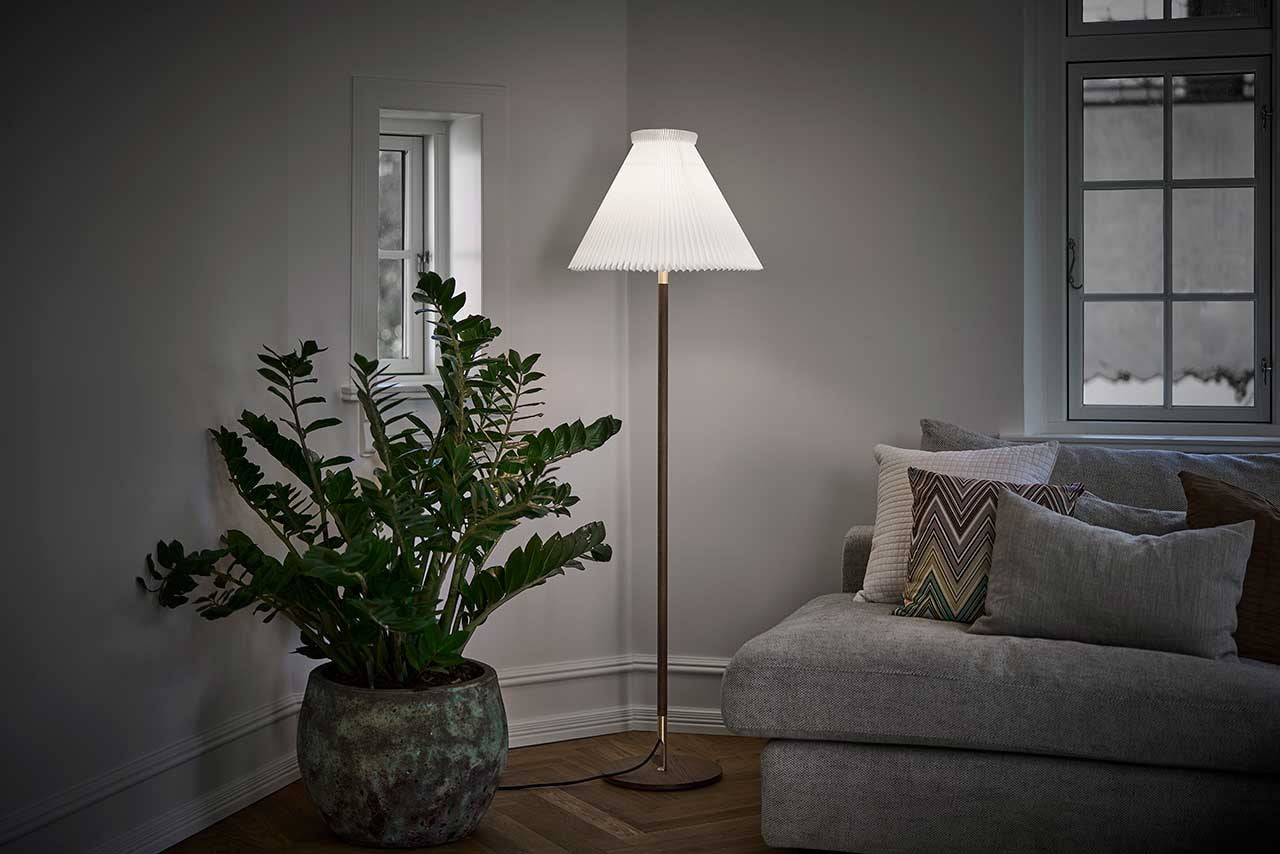 LeKlint328_floor_lamp_smokedoak_lifestyle1