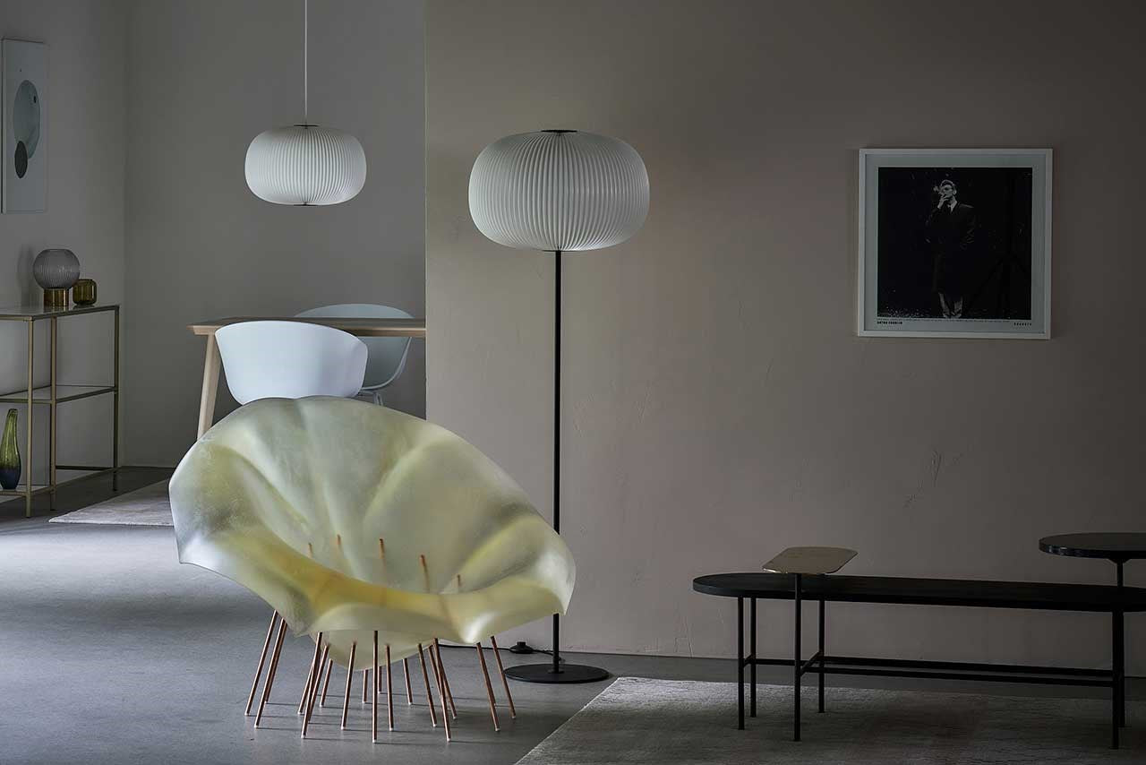 LeKlint333_Lamella_floor_lamp_lifestyle1
