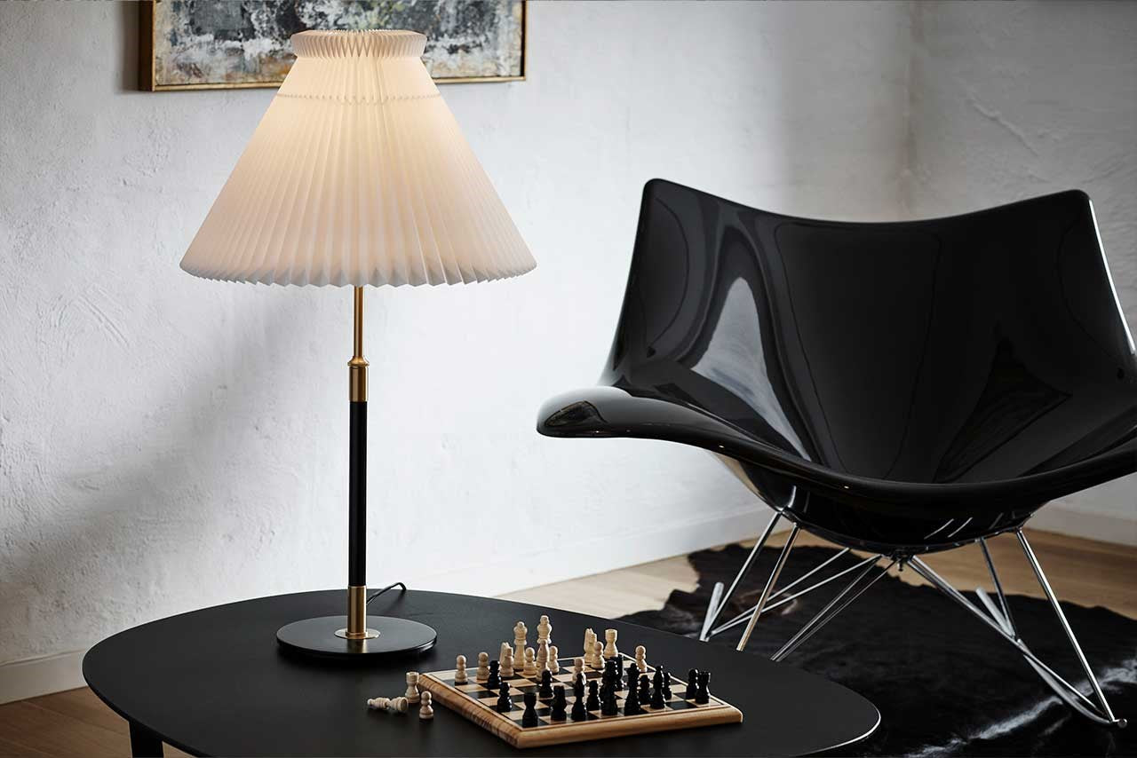LeKlint352_table_lamp_lifestyle1