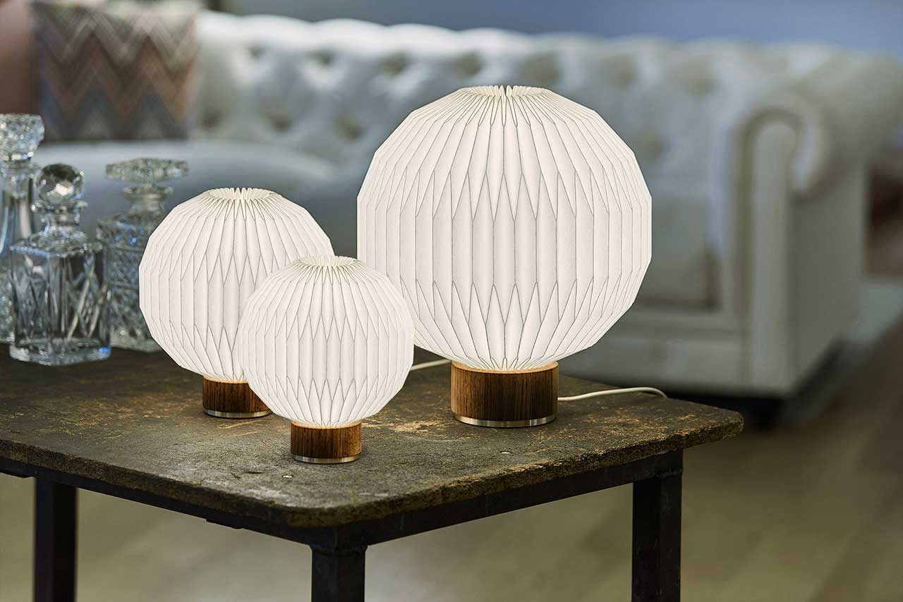 LeKlint375_table_lamp_xsmall+small+medium_smokedoak_lifestyle1